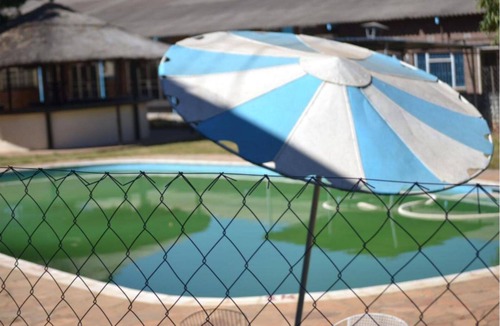 Chinhoyi Hotel | Orange Grove Motel