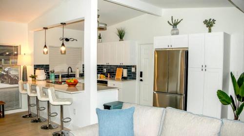 Lake Underhill House | Orlando Villa: Pool Garage & Garden View