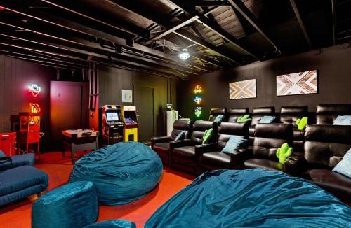North San Antonio - SAT Villa | Our Favorite 5BR Home! wTheatrePoolGamesHot Tub