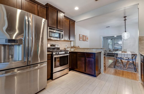 Beacon Hill House | Outdoor Hangout, Near Downtown, Riverwalk, Frost Bank Center
