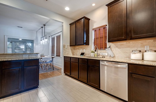 Beacon Hill House | Outdoor Hangout, Near Downtown, Riverwalk, Frost Bank Center