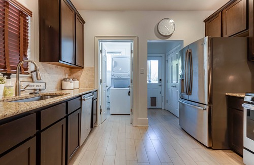 Beacon Hill House | Outdoor Hangout, Near Downtown, Riverwalk, Frost Bank Center