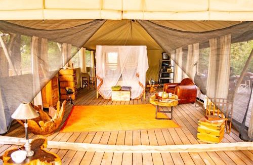 South Luangwa National Park Cabin | Painted Dogs Lagoon