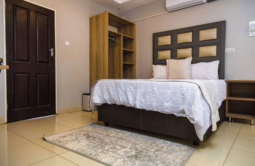 Kwekwe Cabin | Palm Leaf Gardens