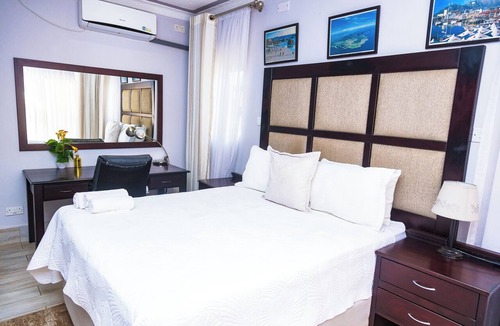 Kwekwe Cabin | Palm Leaf Gardens