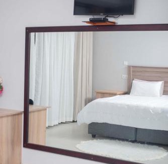 Kwekwe Apartment | Palm Leaf – Hazeldene Kwekwe with pool - 2333