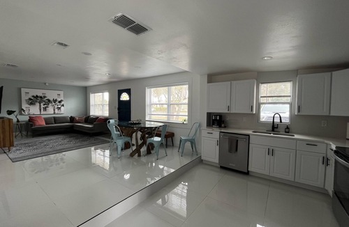 Edgewater House | Palmetto Breeze-Coastal Retreat, Pet Friendly! Complete Refresh