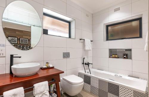 Victoria Falls Cabin | Pamarah Lodge