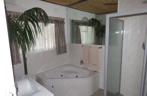 Bulawayo Cabin | Parrot Lodge