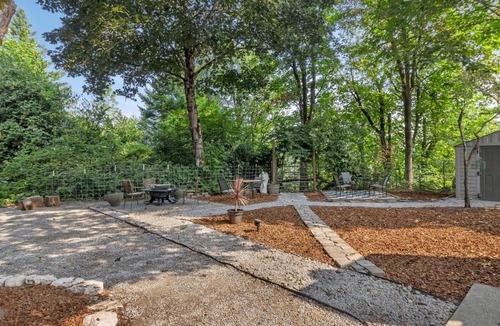 Gresham House | Peace & Serenity in Gresham! Sleek Home w/Yard