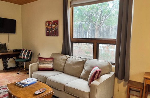 Santa Fe Apartment | Peaceful Adobe Casita close to Plaza