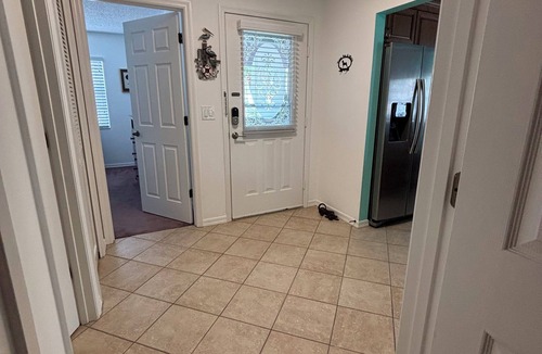Braden River Condo | Peaceful and Spacious Sarasota Meadows Getaway! 2Bed/2Bath Upper Condo w/Pool