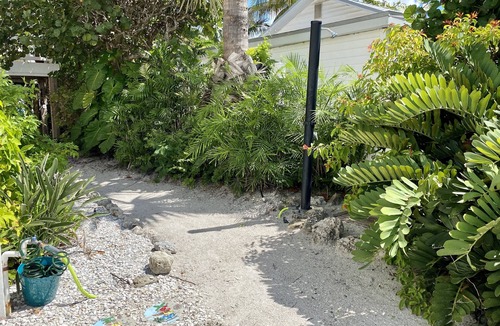 Ilexhurst Cottage | Pelican Perch: Tropical Paradise On The Beach Permit VRC17-000168