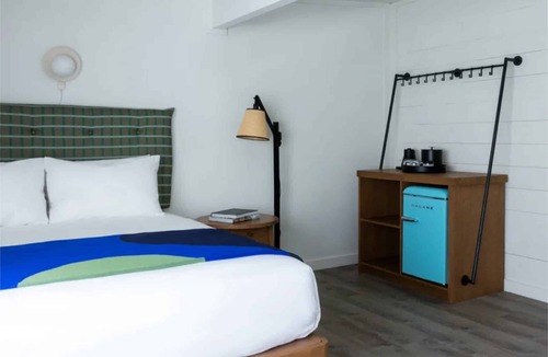 Stowe Area Hotel | Perfect Retreat for Ski Enthusiasts Near Stowe Trails! Outdoor Pool