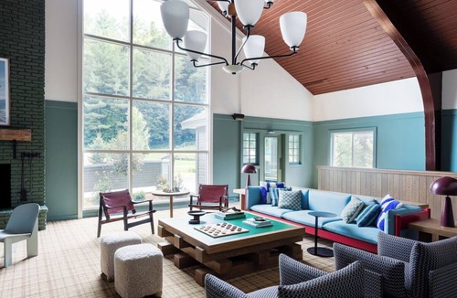 Stowe Area Hotel | Perfect Retreat for Ski Enthusiasts Near Stowe Trails! Outdoor Pool