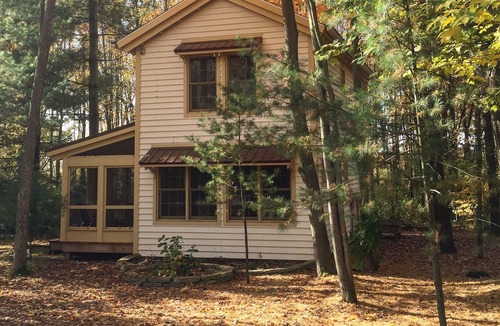 Fennville Cottage | Perfect weekend getaway! Cottage #1 at DollyBrook minutes from Saugatuck.
