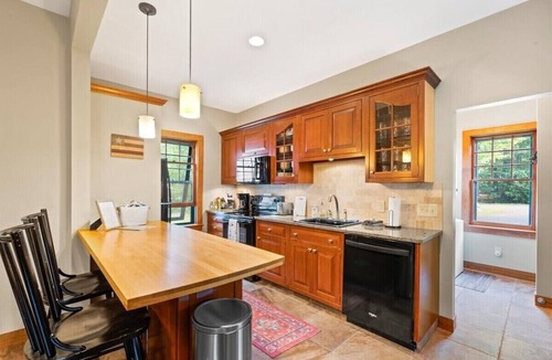 Lake George Cabin | Pet friendly, private, clean, perfect Lake George location