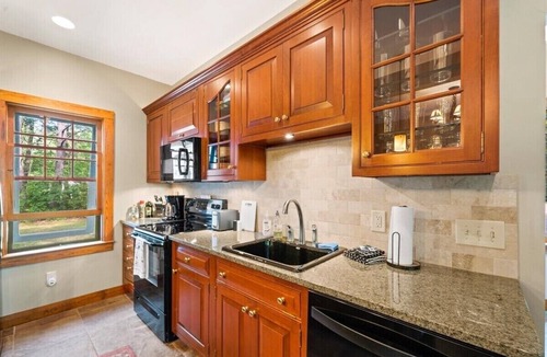 Lake George Cabin | Pet friendly, private, clean, perfect Lake George location