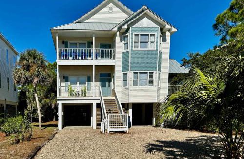 Plantation House | Pet Friendly- St George Island Sleeps 13- Pool
