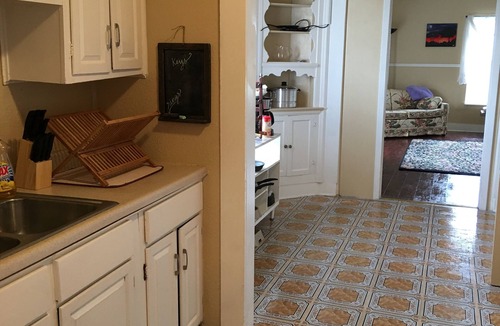 Beacon Hill House | Pet Friendly with Solar Power In An Historic Area, Close To Downtown, Sleeps 6