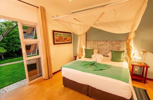 Victoria Falls Cabin | PheZulu Guest Lodge