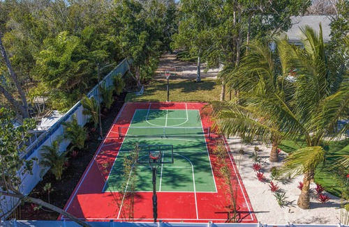 Palma Sola House | Pickleball, Heated Pool, Hot Tub, Sauna, 10Min to AMI