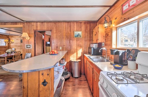 Rangeley Cottage | Picturesque Maine Getaway w/Lake Access!