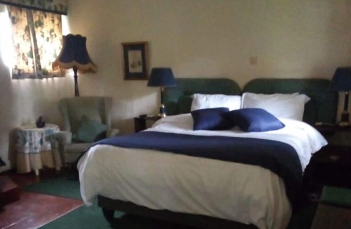 Juliasdale Hotel | Pine Tree Inn