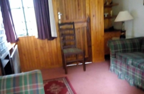 Juliasdale Hotel | Pine Tree Inn