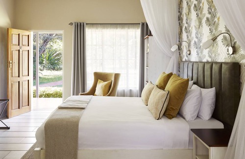 Victoria Falls Cabin | Pioneers Lodge