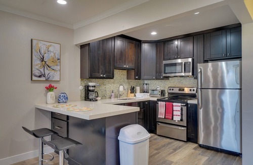 Pleasanton Condo | Pleasanton Gem in Quiet Community w/Pool Access