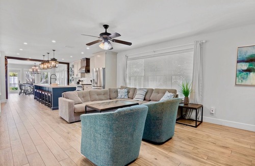 Saint Armands Key House | Pool, Putting Green, Steps to Shopping, Tons of Living Space -The Shore House