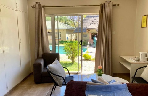Harare Apartment | Poolside Executive Suite near Airport - 2322