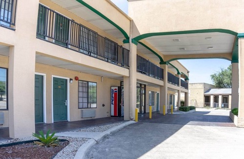 San Antonio Apartment | Premium King Bed | Nmsk