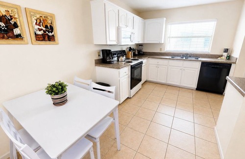 Indian Wells House | Premium Pool Villa Centrally Located near Disney