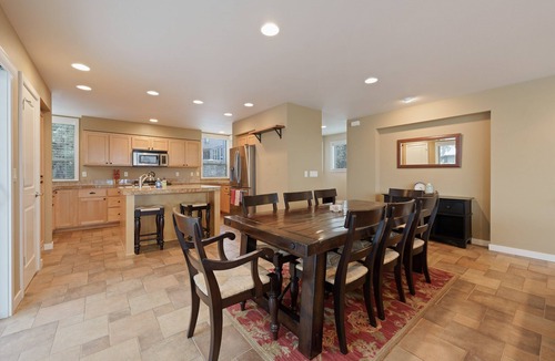 Redmond House | Presidio Place - Relaxing Retreat, Hot Tub, Views, AC
