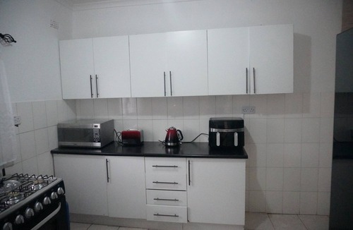 Greendale House | Pristine 3 Bed, Close to Anmenties and City Centre