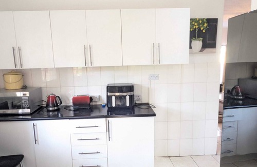 Greendale House | Pristine 3 double beds holiday home, secure complex in Greendale, Harare.