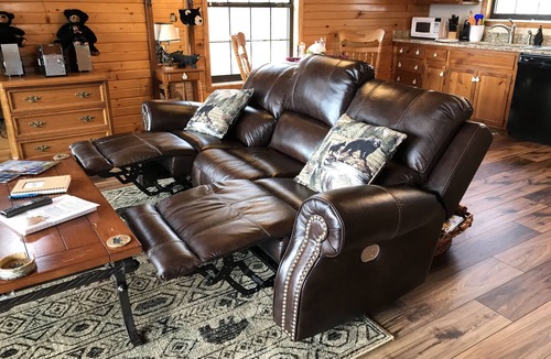 Sevierville Cabin | Privacy with a view ! Romantic. Great getaway/honeymoon spot. Wifi/TV, Free Tix