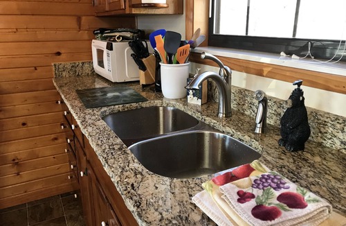 Sevierville Cabin | Privacy with a view ! Romantic. Great getaway/honeymoon spot. Wifi/TV, Free Tix