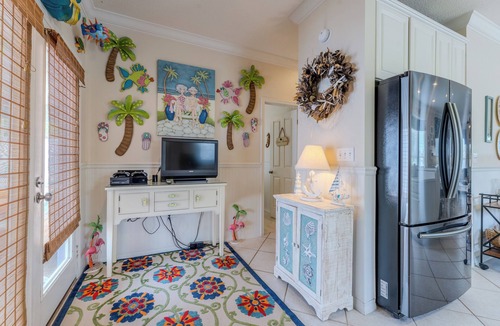 Crystal Beach Cottage | Private Pool, Small pets welcome, walk to beach, bikes and golf cart included