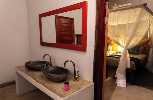 Kakumbi Cabin | Private Safari House, 5 minutes from South Luangwa National Park