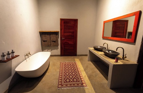 Kakumbi Cabin | Private Safari House, 5 minutes from South Luangwa National Park