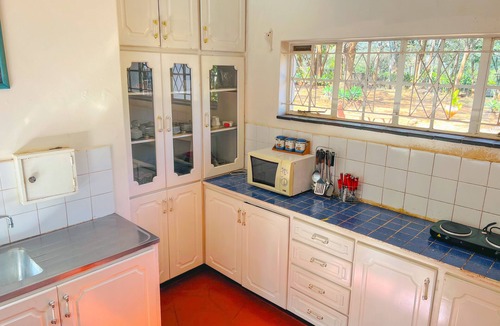 Harare East House | PROXIMITY! Gorgeous 2 Bedroom Lodge - Centre of Harare’s Social Scene