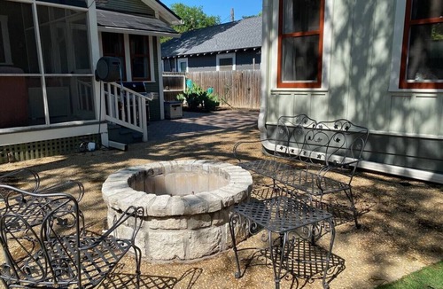 Downtown San Antonio Cottage | Quaint Historical Southtown - La Casita on Simon