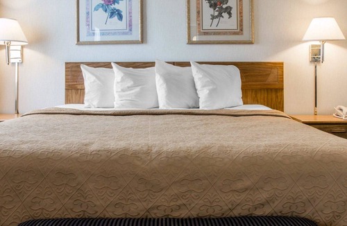 Hudsonville Hotel | Quality Inn Hudsonville South
