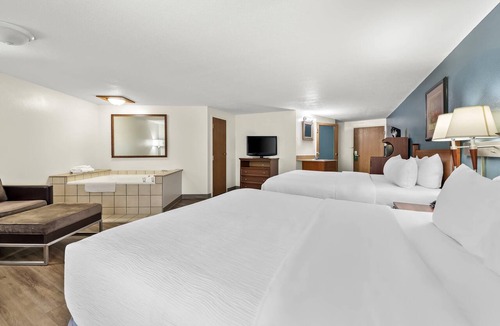 Black River Falls Hotel | Quality Inn & Suites Black River Falls I-94