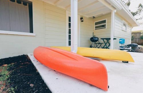 Hawks Park House | Quinn`s Riverside Retreat