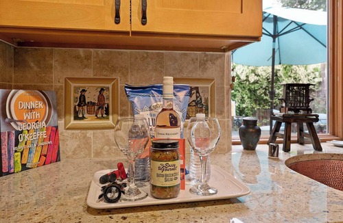 Downtown Santa Fe House | Railyard Adobe, Walk to the Plaza