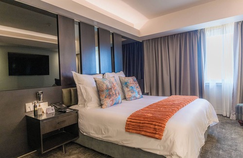 Harare Hotel | Rainbow Towers Hotel And Conference Centre
